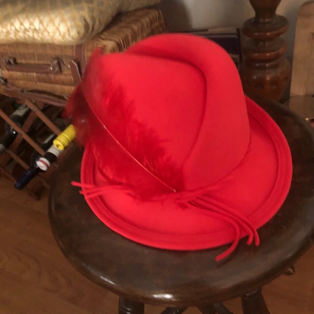 Vintage Red Wool Hat ~ MR. JOHN CLASSIC - Picture 1 of 14
